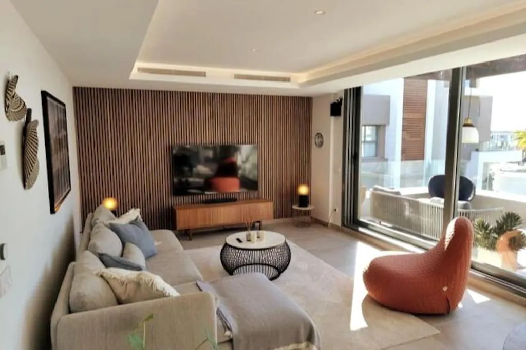 Modern Luxury Penthouse, 15 Minutes Marbella Apartment Estepona